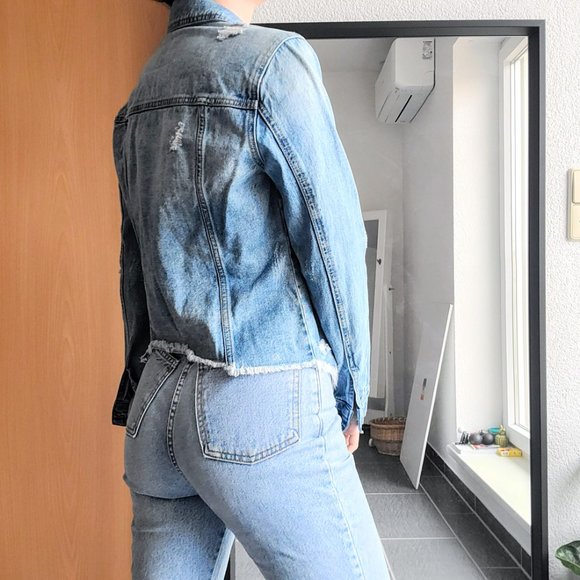 Blank NYC Distressed Blue Denim Cropped Frayed Hem Jean Jacket Size XS - Picture 13 of 16